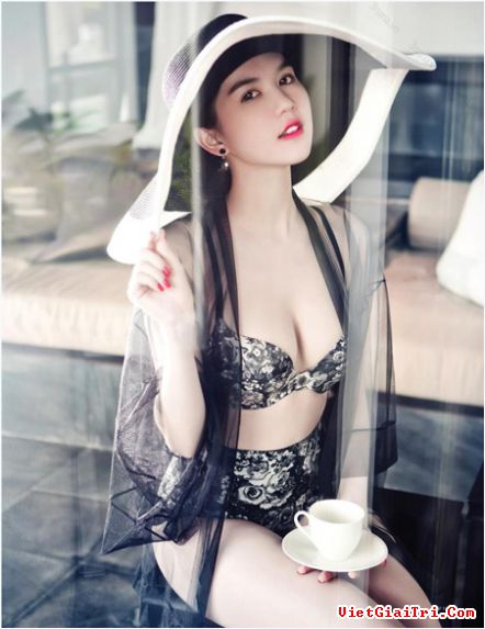 hinh anh sex ngoc trinh , Ngọc Trinh khoe ảnh nội y trên giường nóng bỏng